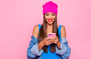 A girls wearing pink cap